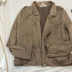 Jacket is polyester only worn 1x